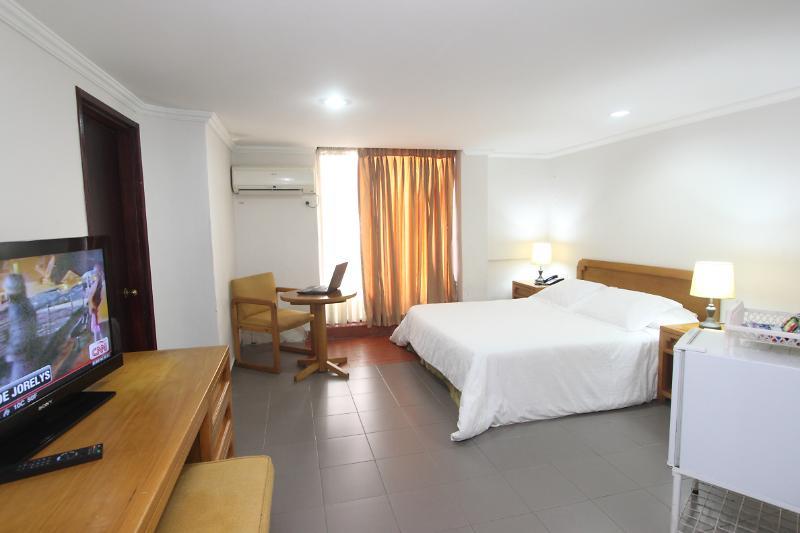 Hotel Puerta De Oro 巴兰基亚 外观 照片